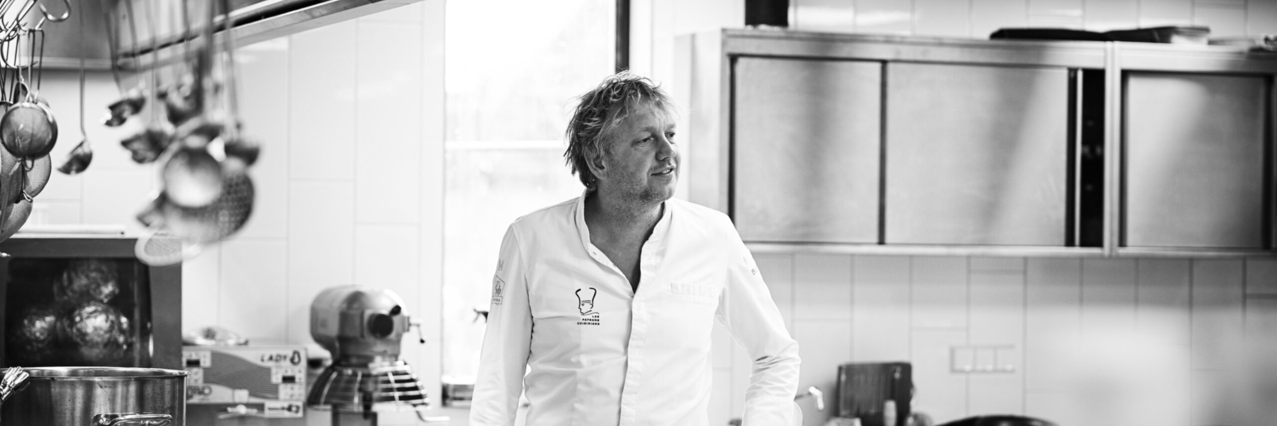Portret Jef Schuur in de keuken