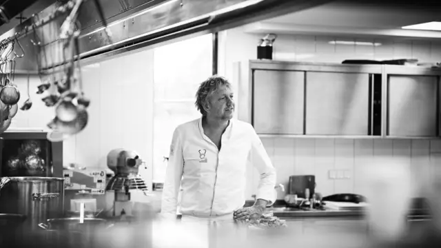 Portret Jef Schuur in de keuken