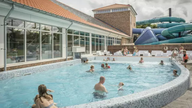Buitenzwembad op Vakantiepark De Krim VVV Texel