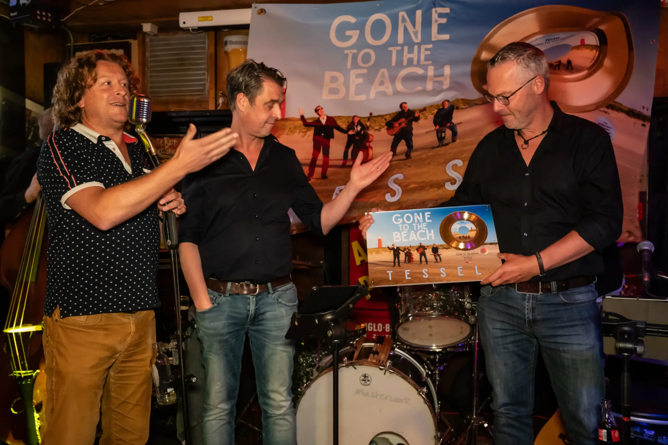 Gone to the Beach ontvangt een gouden plaat voor Tessel