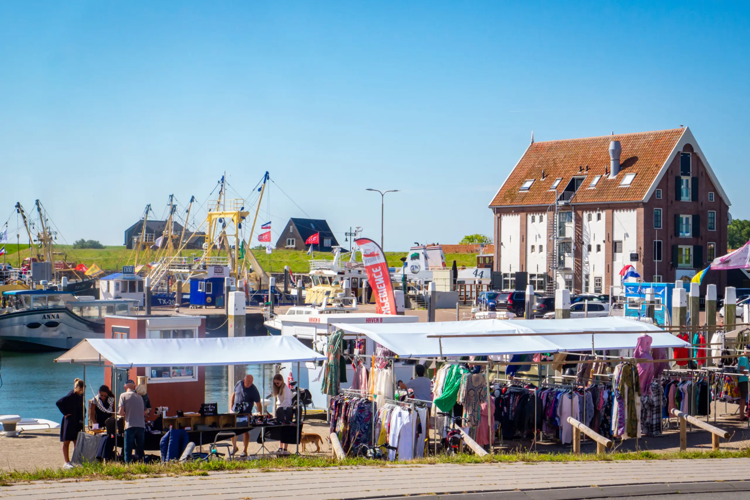 Harbour marktet Oudeschild